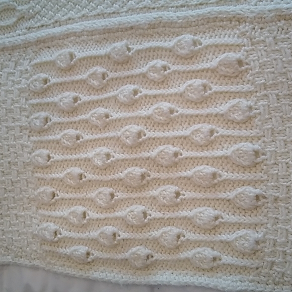 HAND Knit Ivory Blanket - Picture 5 of 6